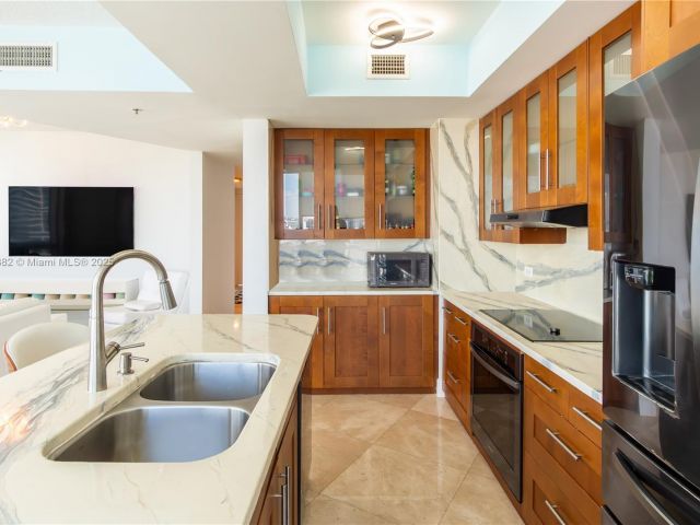 Apartment for sale  Unit #1807 - photo 5954427