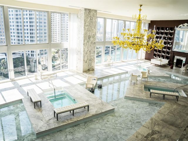 1-bedroom condo for sale in Miami - 495 Brickell Ave 3509 - MondialRealty