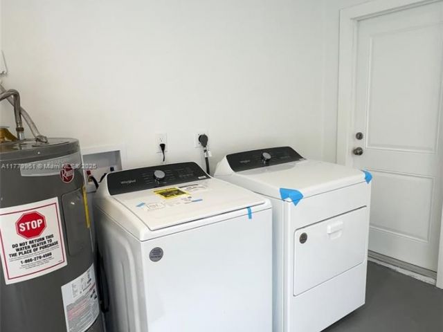 Home for sale at 13911 SW 100th Ln - photo 5959785