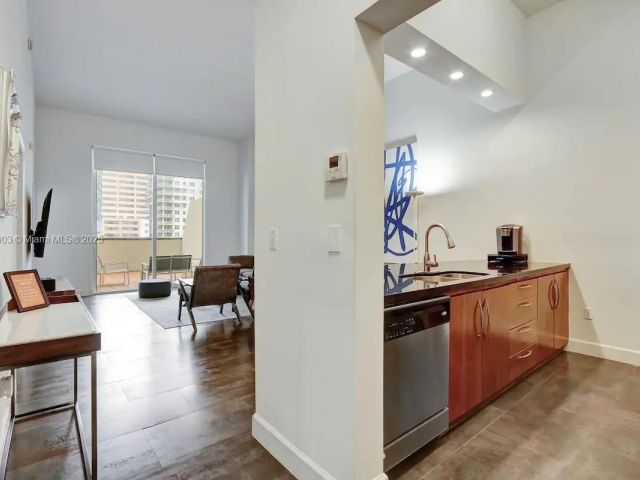 Apartment for sale  Unit #1404 - photo 5913933