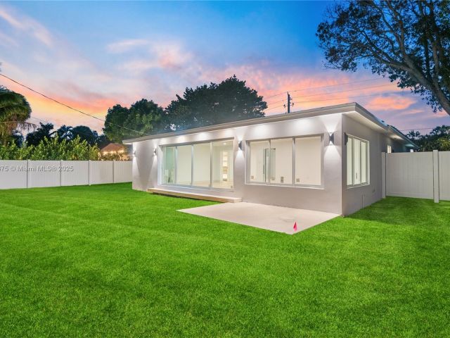 Home for sale at 1917 N Swinton Ave - photo 5878636