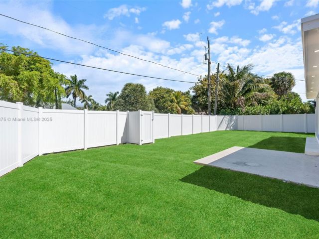 Home for sale at 1917 N Swinton Ave - photo 5878638