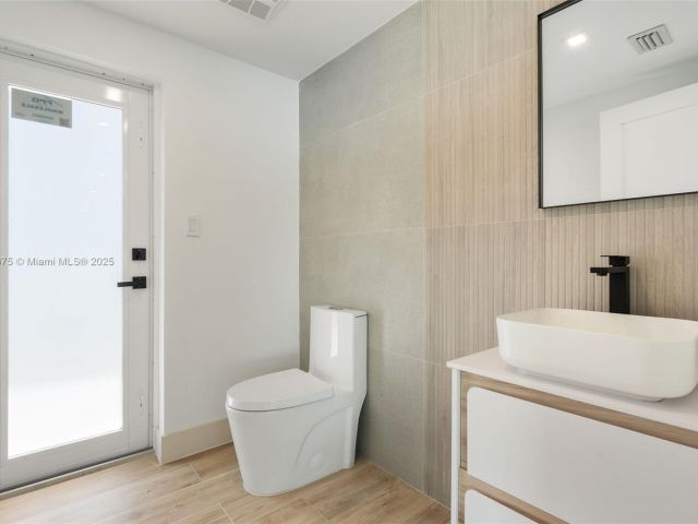 Home for sale at 1917 N Swinton Ave - photo 5878640