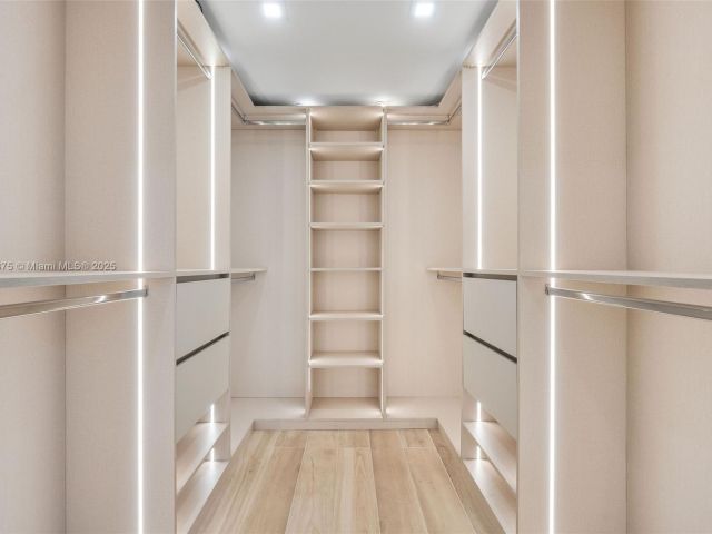 Home for sale at 1917 N Swinton Ave - photo 5878643