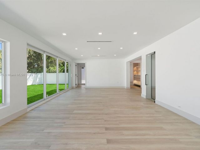 Home for sale at 1917 N Swinton Ave - photo 5878648