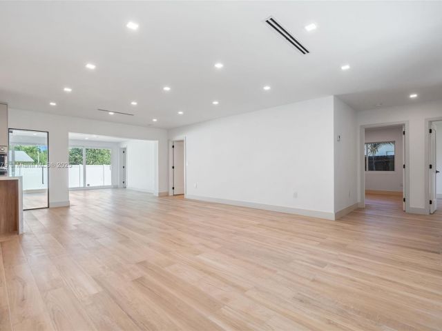 Home for sale at 1917 N Swinton Ave - photo 5878651