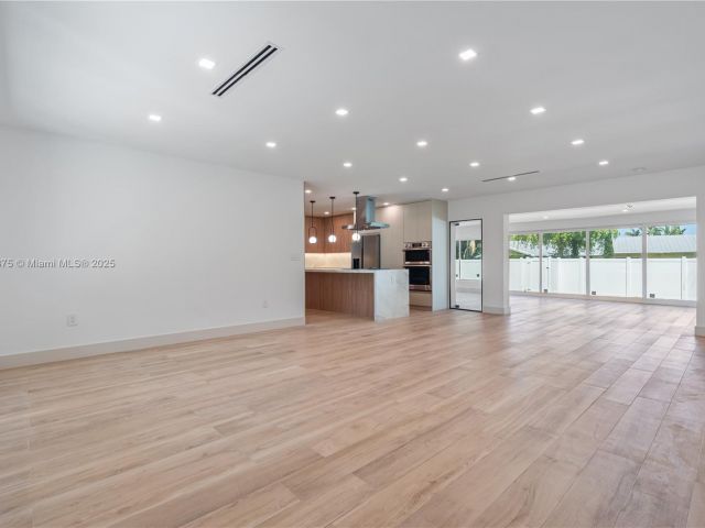 Home for sale at 1917 N Swinton Ave - photo 5878653