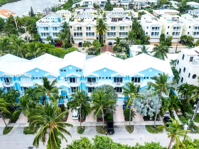 3-bedroom home for sale in Hollywood - 381 Franklin St - MondialRealty