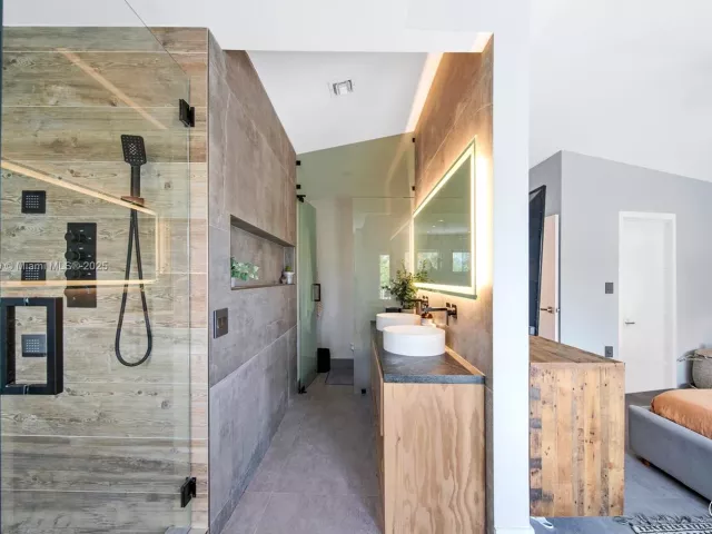 3-bedroom home for sale in Hollywood - 381 Franklin St - MondialRealty