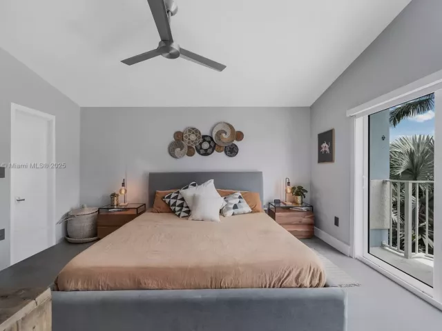 3-bedroom home for sale in Hollywood - 381 Franklin St - MondialRealty