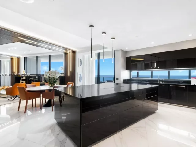 Apartment for sale  Unit #701 - photo 5957262