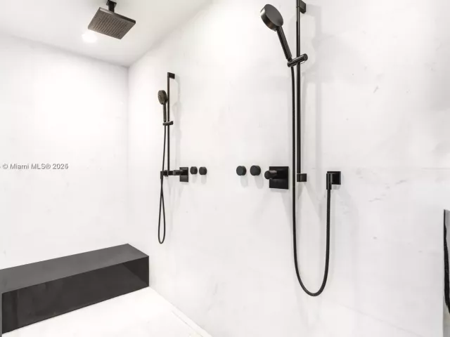 Apartment for sale  Unit #701 - photo 5957255