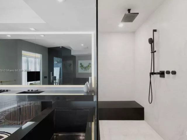 Apartment for sale  Unit #701 - photo 5957256