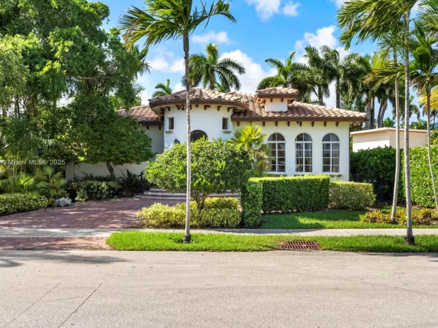 5-bedroom home for rent in Hollywood - 1223 Jackson St - MondialRealty