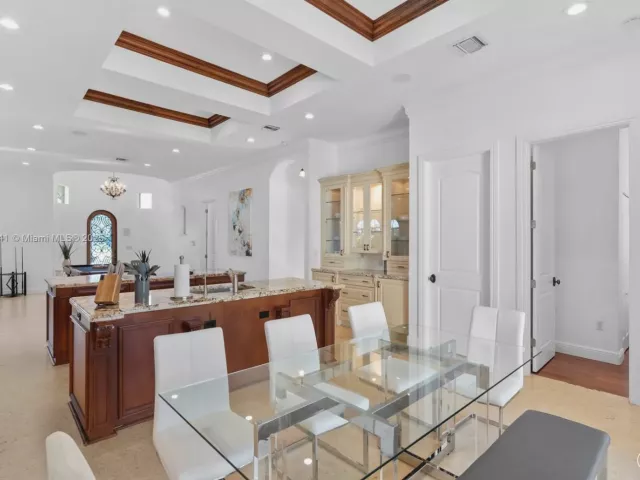 5-bedroom home for rent in Hollywood - 1223 Jackson St - MondialRealty