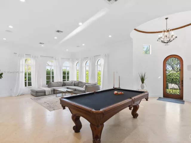 5-bedroom home for rent in Hollywood - 1223 Jackson St - MondialRealty