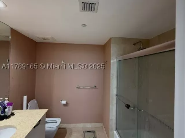 2-bedroom condo for rent in Sunny Isles Beach - 18911 Collins Ave 2804 - MondialRealty