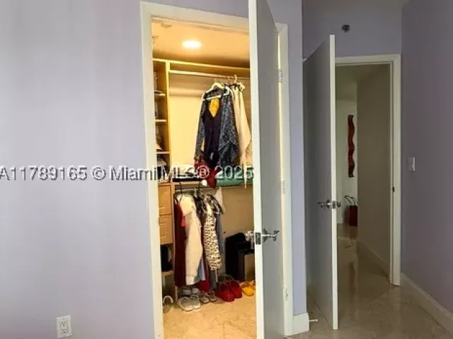 2-bedroom condo for rent in Sunny Isles Beach - 18911 Collins Ave 2804 - MondialRealty
