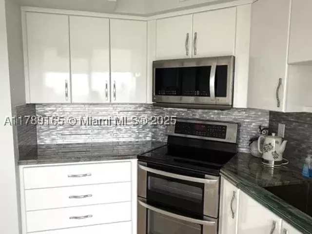 2-bedroom condo for rent in Sunny Isles Beach - 18911 Collins Ave 2804 - MondialRealty