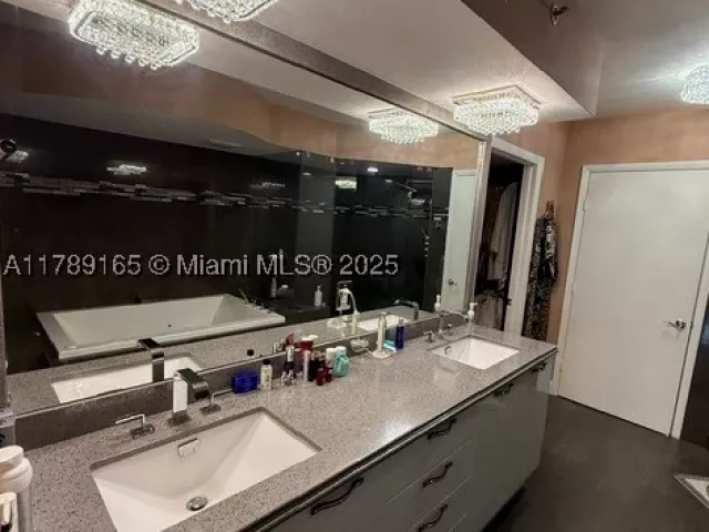 2-bedroom condo for rent in Sunny Isles Beach - 18911 Collins Ave 2804 - MondialRealty