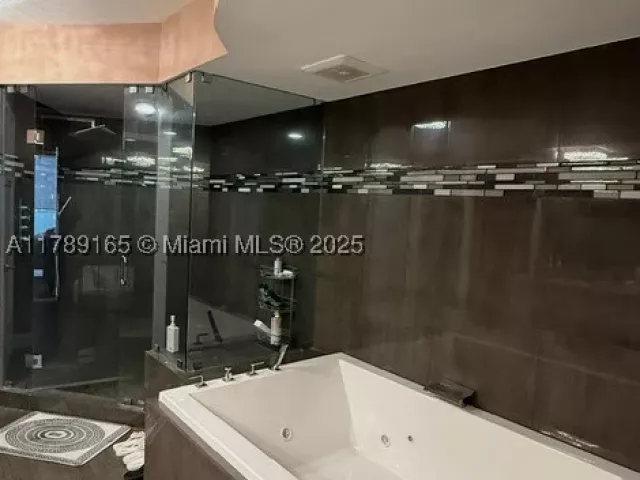 2-bedroom condo for rent in Sunny Isles Beach - 18911 Collins Ave 2804 - MondialRealty