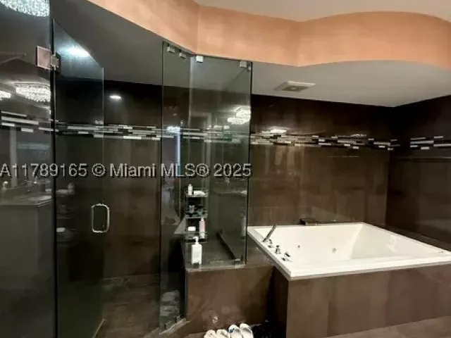 2-bedroom condo for rent in Sunny Isles Beach - 18911 Collins Ave 2804 - MondialRealty