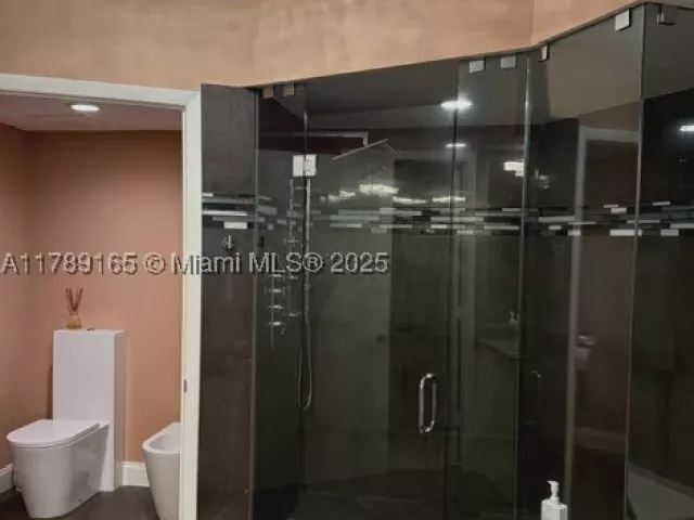 2-bedroom condo for rent in Sunny Isles Beach - 18911 Collins Ave 2804 - MondialRealty