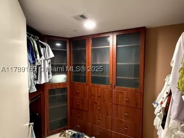 2-bedroom condo for rent in Sunny Isles Beach - 18911 Collins Ave 2804 - MondialRealty