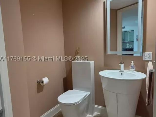 2-bedroom condo for rent in Sunny Isles Beach - 18911 Collins Ave 2804 - MondialRealty