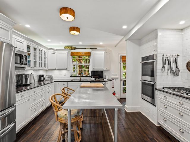 Home for sale at 525 Coral Way - photo 5934856