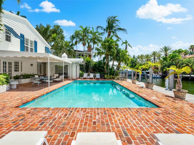 Home for sale at 525 Coral Way - photo 5934867