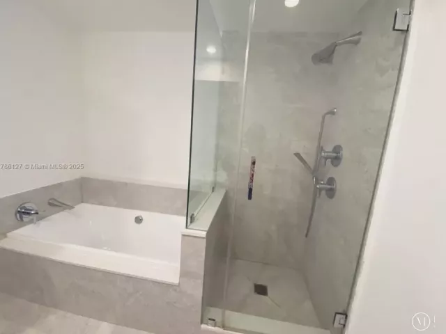 Apartment for sale  Unit #4905 - photo 5900035