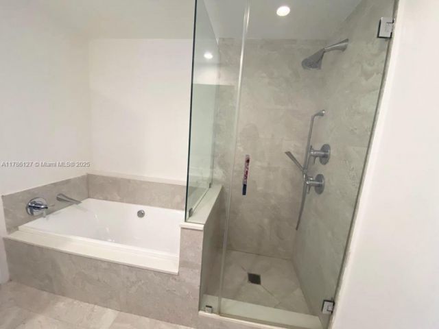 Apartment for sale  Unit #4905 - photo 5900035