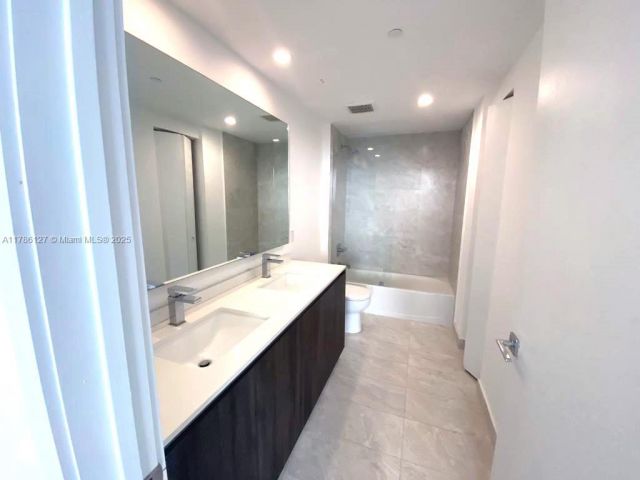 Apartment for sale  Unit #4905 - photo 5900040