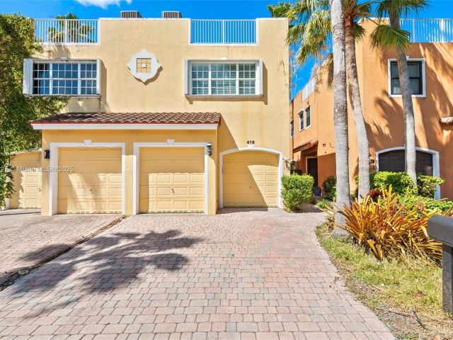 Home for sale at 419 SW 5th St 419 - photo 5891421