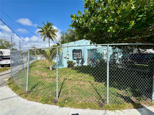 Home for sale at 6400 NW 1st Pl - photo 6002545