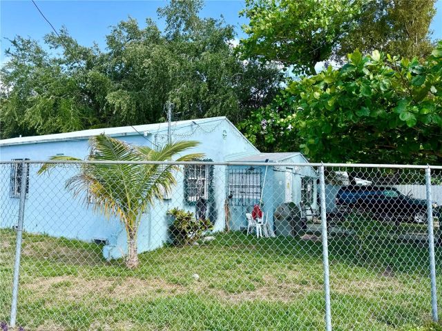 Home for sale at 6400 NW 1st Pl - photo 6002546