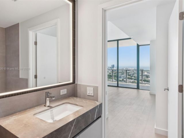 Apartment for sale  Unit #3004 - photo 6031240