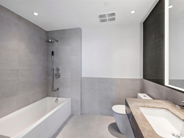 Apartment for sale  Unit #3004 - photo 6031241