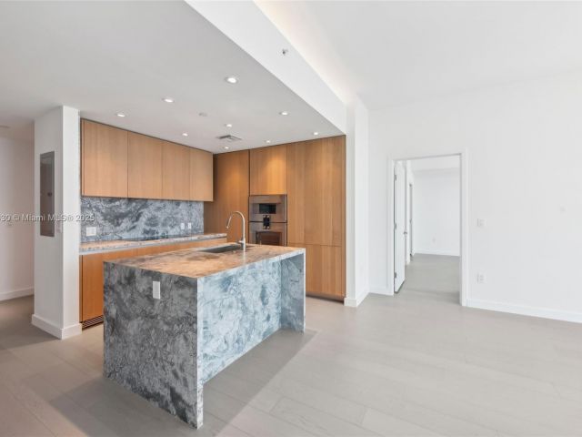 Apartment for sale  Unit #3004 - photo 6031251