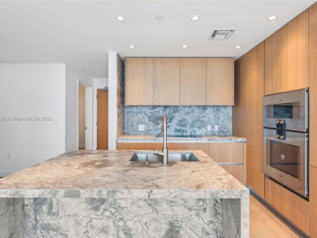 Apartment for sale  Unit #3004 - photo 6031252