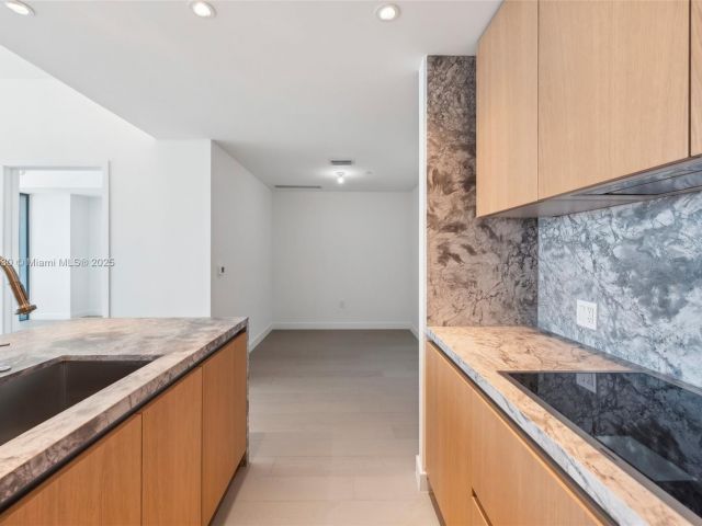 Apartment for sale  Unit #3004 - photo 6031253