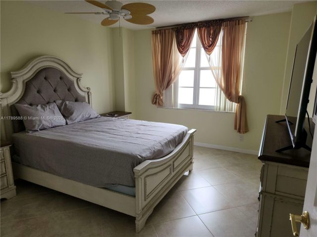 Apartment for rent  Unit #1108 - photo 5920321