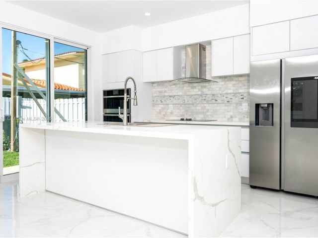 Home for sale at 900 SW 24th Rd - photo 5931025