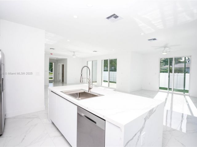 Home for sale at 900 SW 24th Rd - photo 5931027