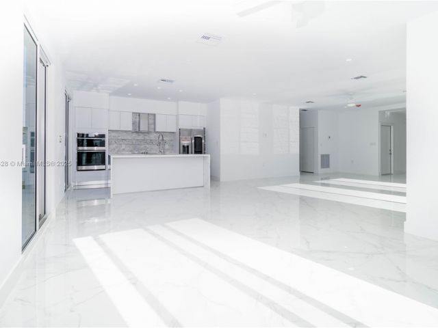 Home for sale at 900 SW 24th Rd - photo 5931028