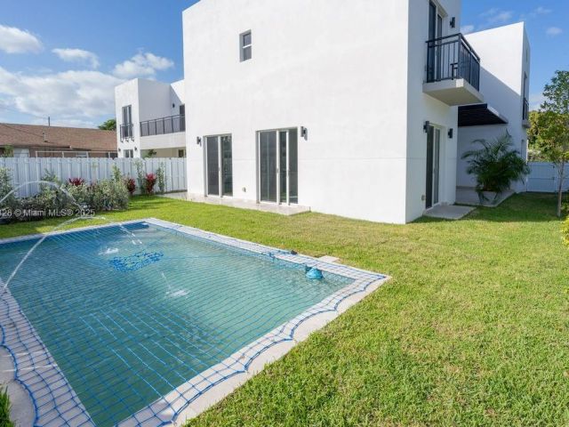 Home for sale at 900 SW 24th Rd - photo 5931032