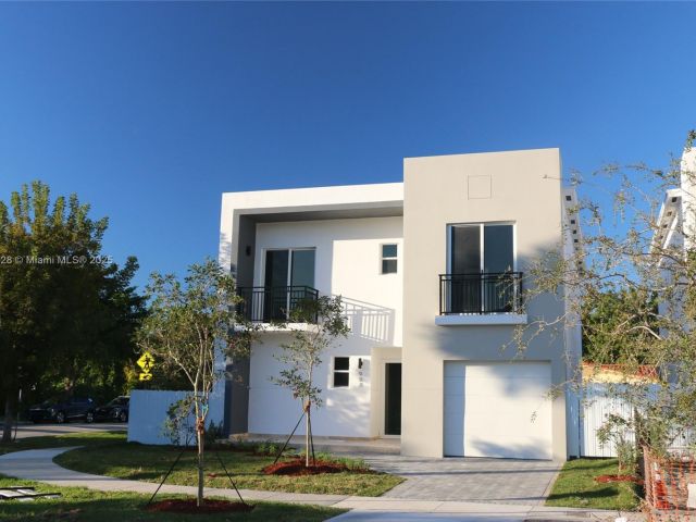 Home for sale at 900 SW 24th Rd - photo 5931036