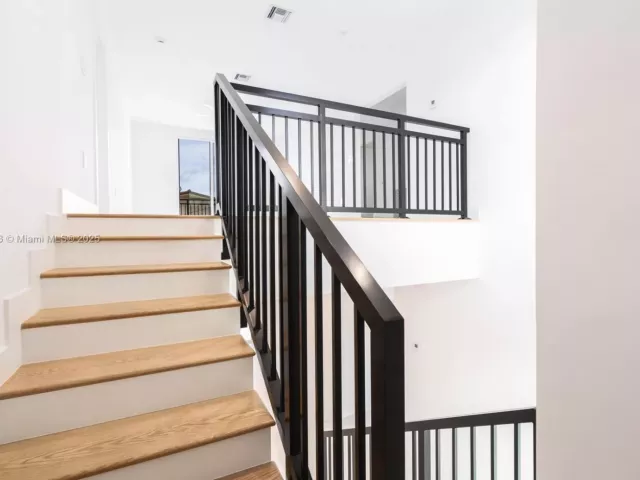 4-bedroom home for sale in Miami - 910 SW 24th Rd - MondialRealty