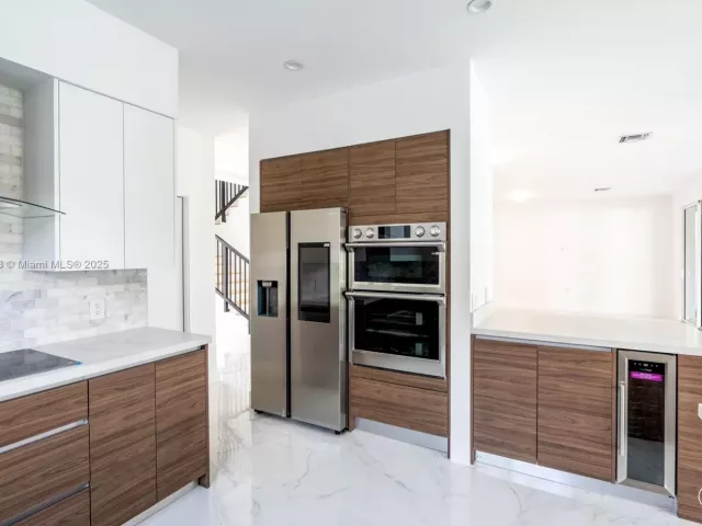 4-bedroom home for sale in Miami - 910 SW 24th Rd - MondialRealty